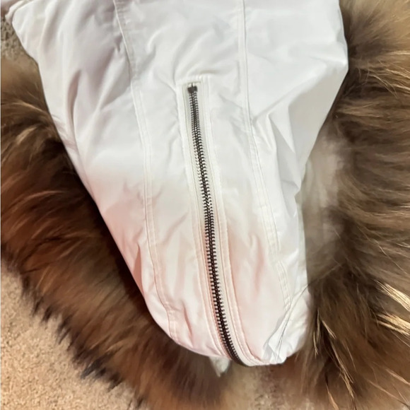 White hooded Theory puffer jacked size Medium - Picture 5 of 7